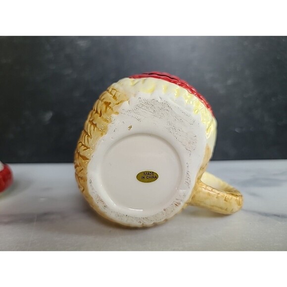 Sock Money Lidded Coffee Mug With Handle - Picture 8 of 10